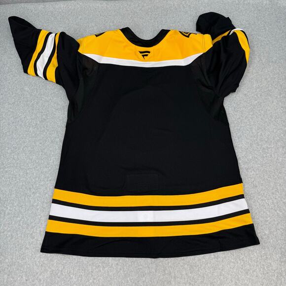 Authentic Boston Bruins Premium Black Jersey w/ Fight Strap Sz 52 NWOT Fanatics - Picture 4 of 4